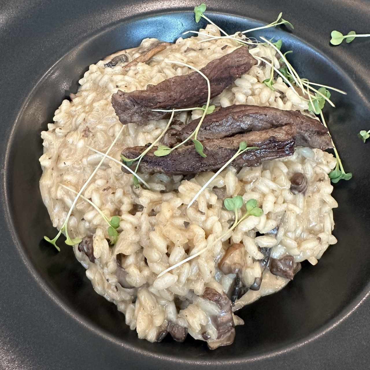 Risotto de entraña con extra de hongos