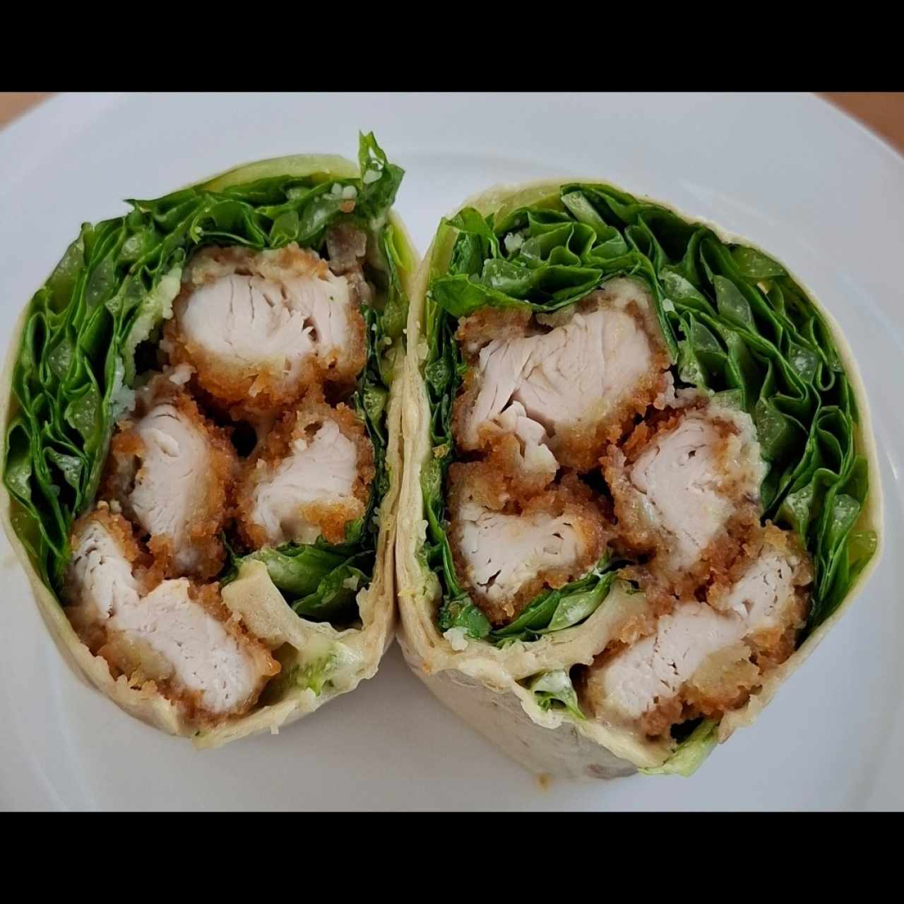 Wrap de ensalada césar con pollo