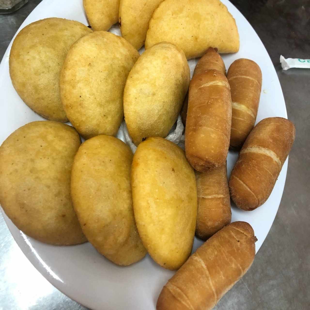 mini empadadas y tequeños