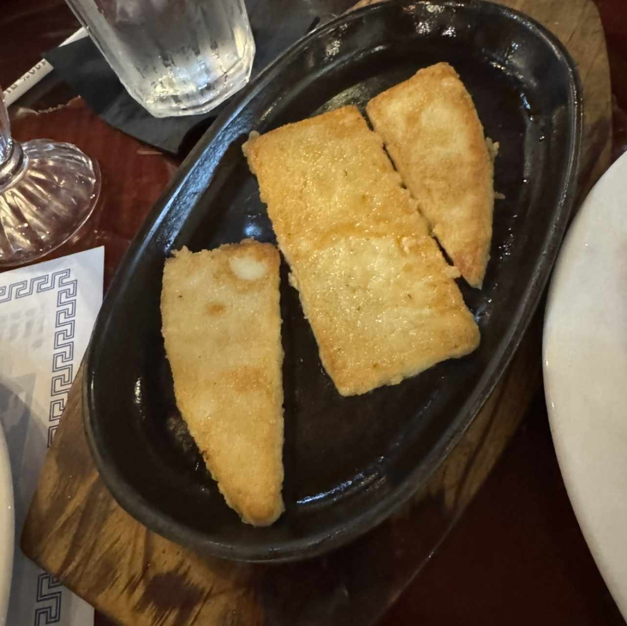 Saganaki crudo