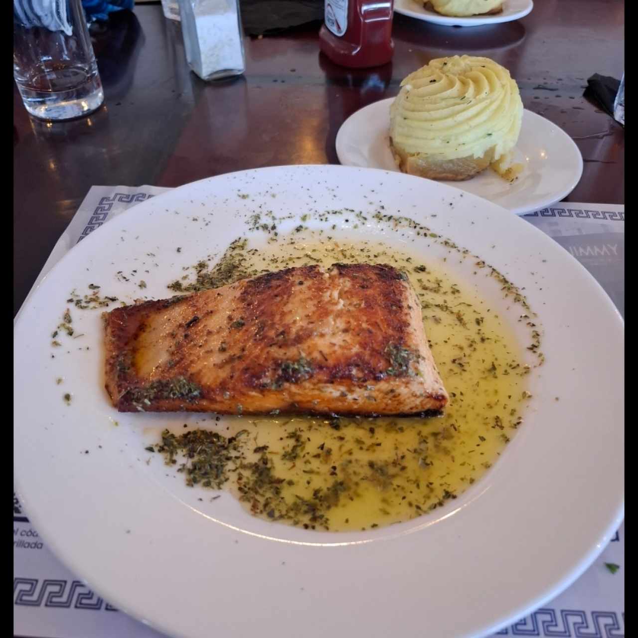 Salmón a la Griega