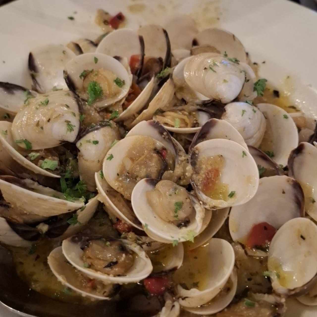 Almejas al Ajillo
