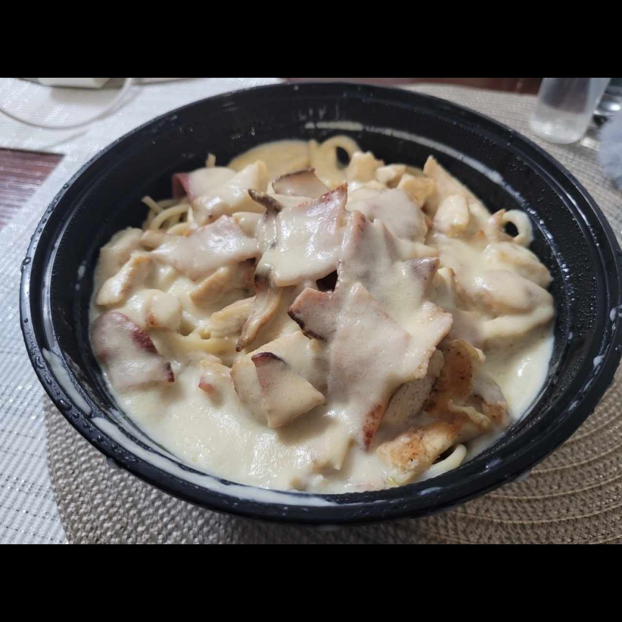 Spaghetti Alfredo con Pollo