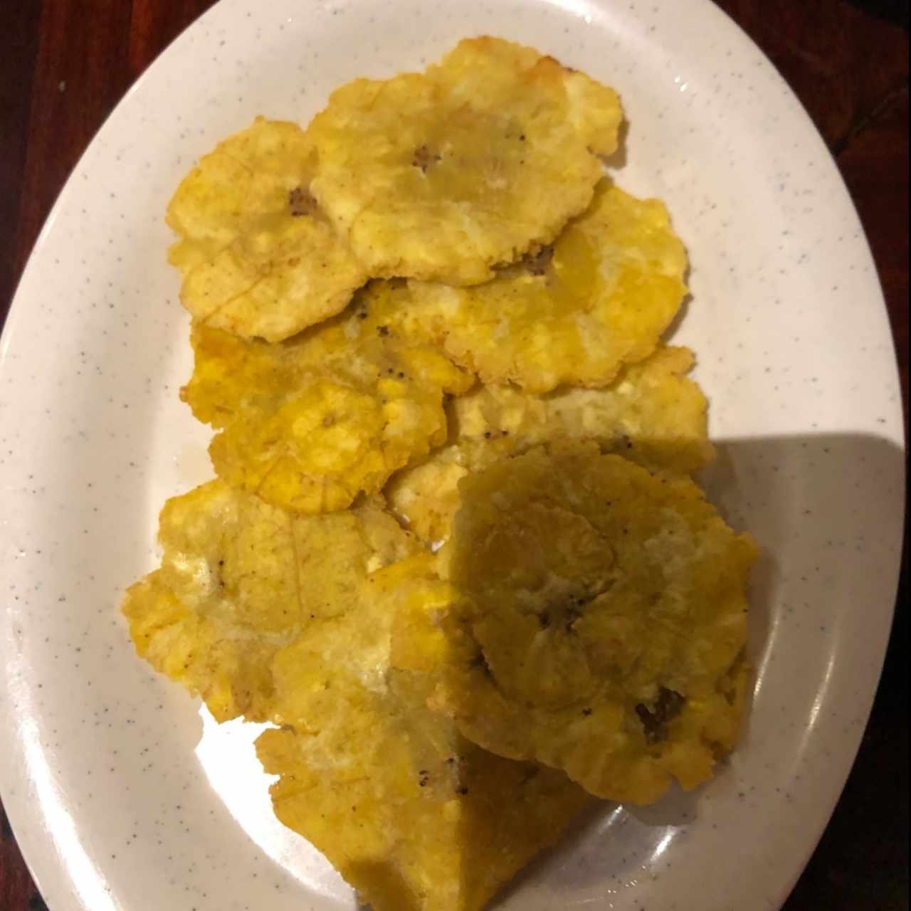 patacones fritos de acompañante delicioso y tb te dan una pequeña ensalada mixta !