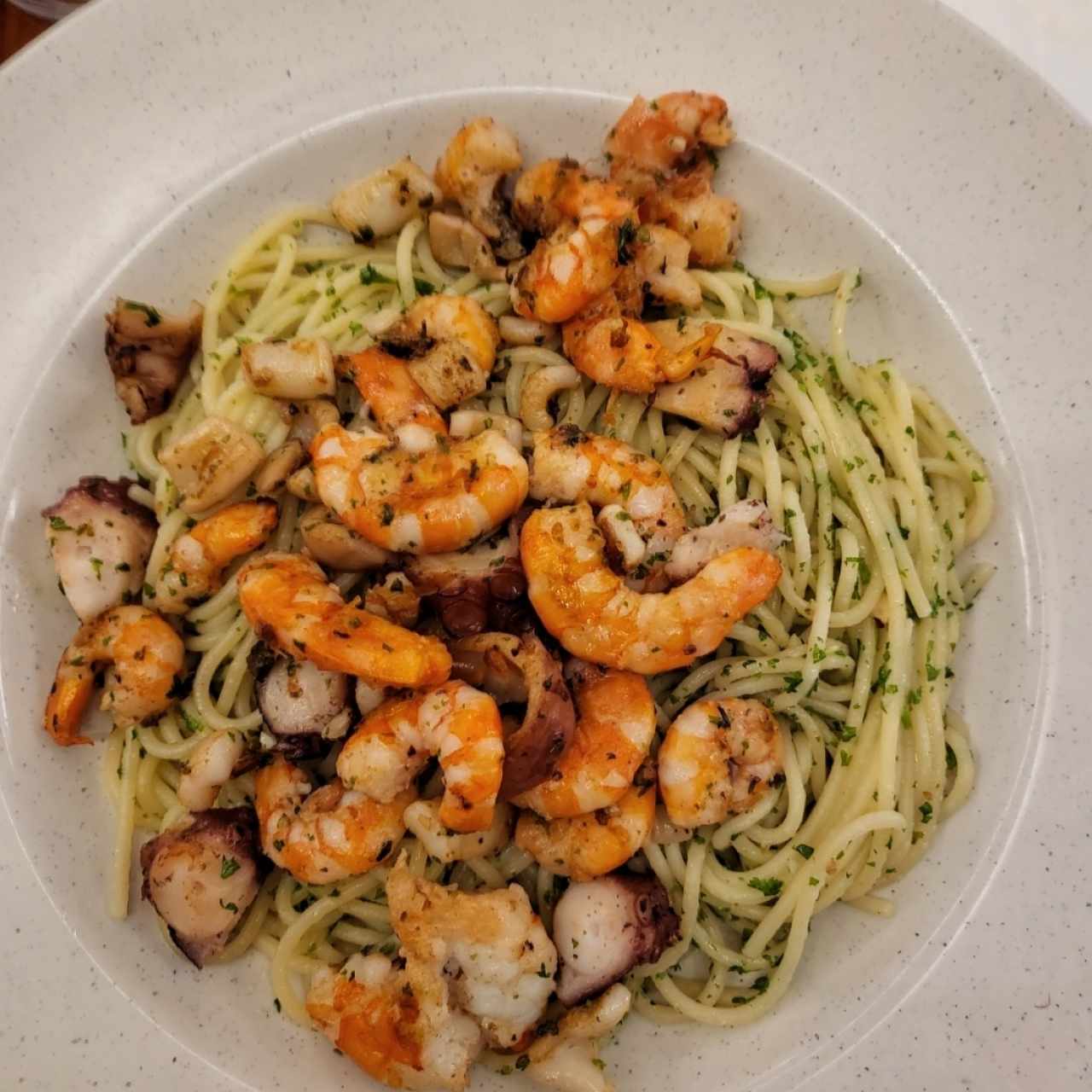Spaghetti con Mariscos Mixtos