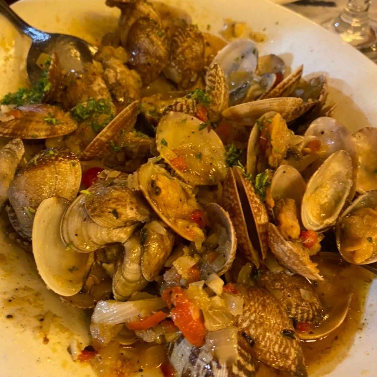 Almejas al Ajillo