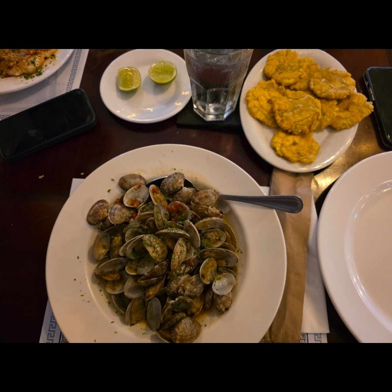 Almejas al Ajillo o Salsa Roja