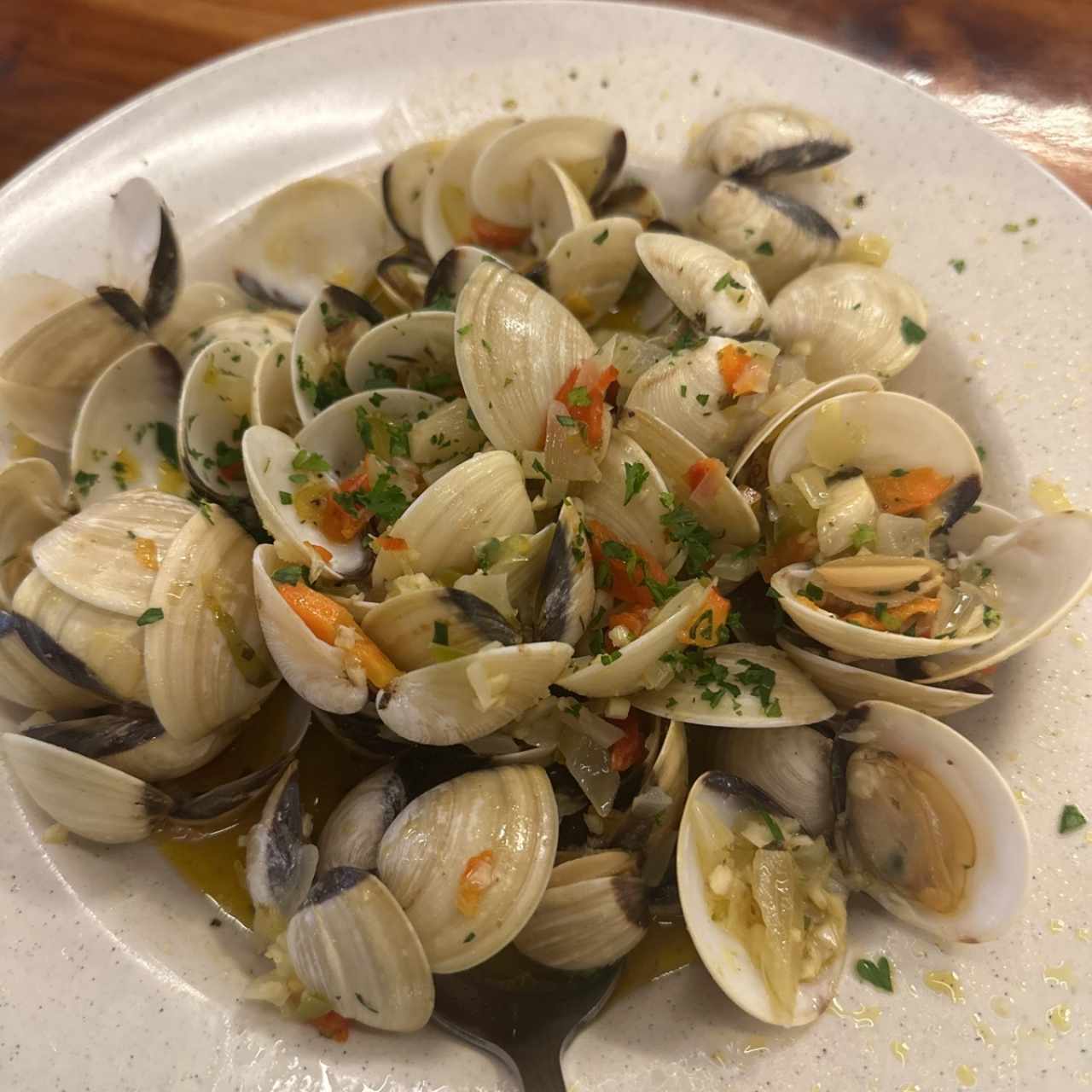 Almejas al Ajillo