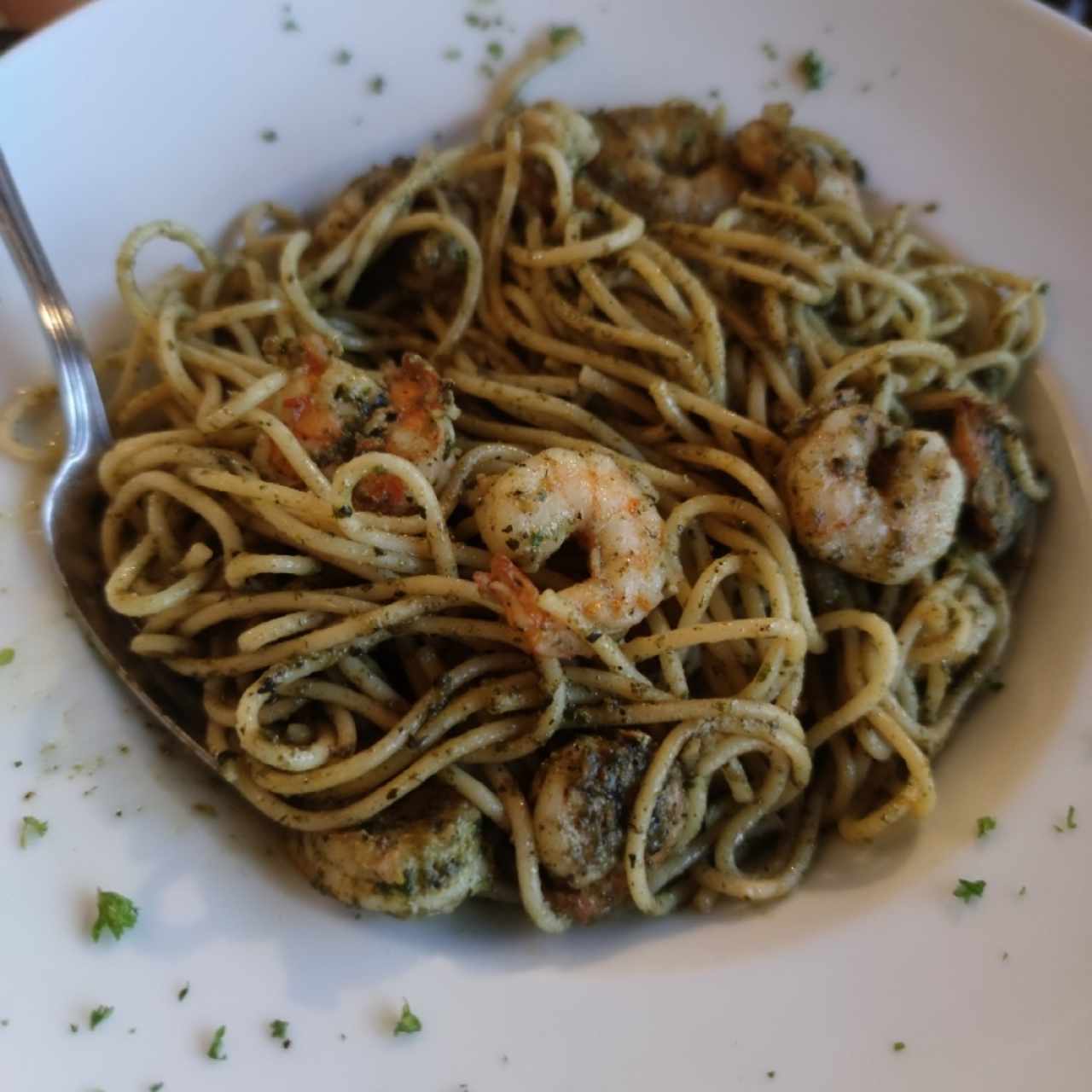 Pasta al Pesto con Camarones