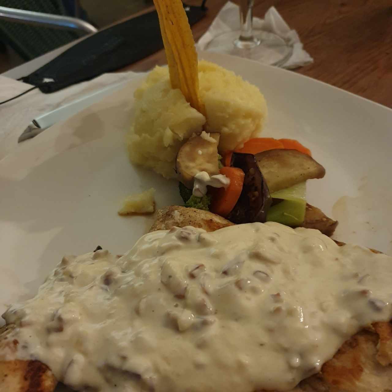 Pechuga de Pollo en Salsa de Champiñones y Jamón Serrano