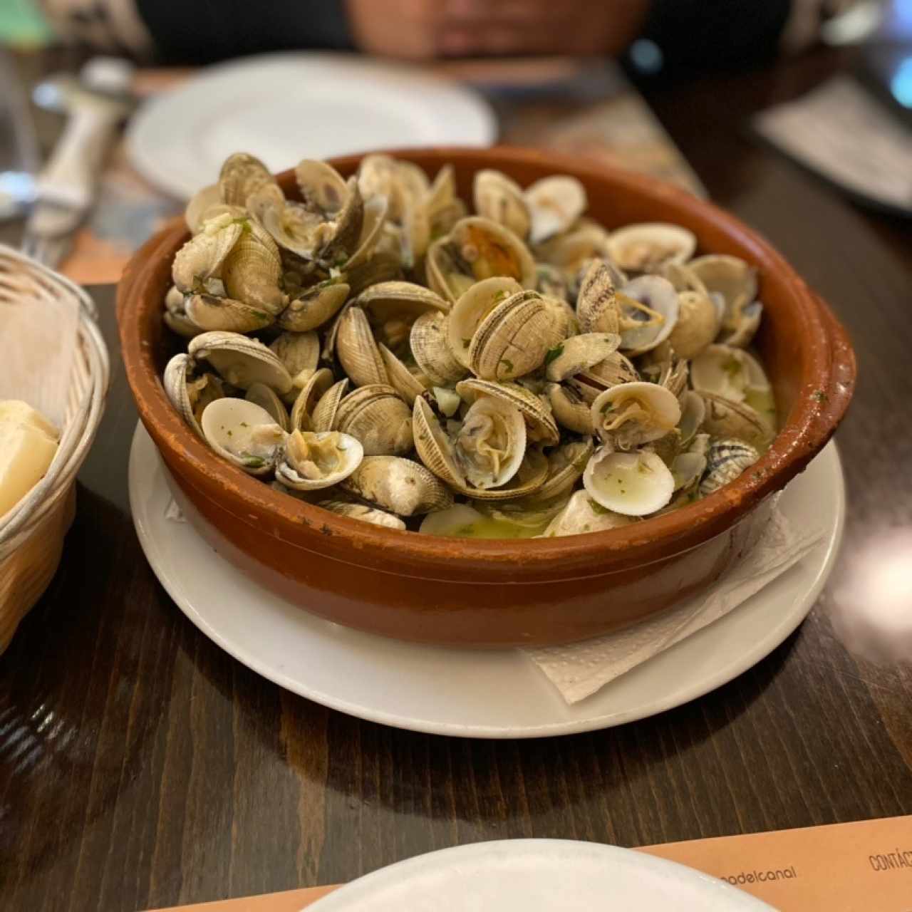 Tapas - Almejas al Ajillo