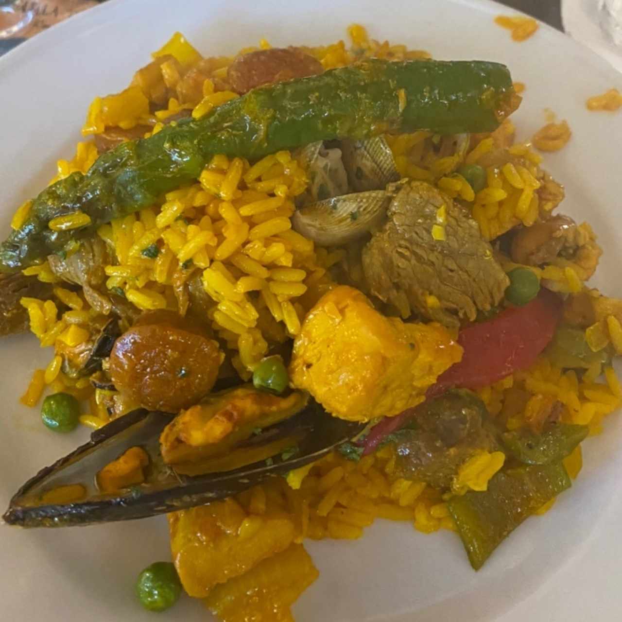 Paella Mar y Tierra