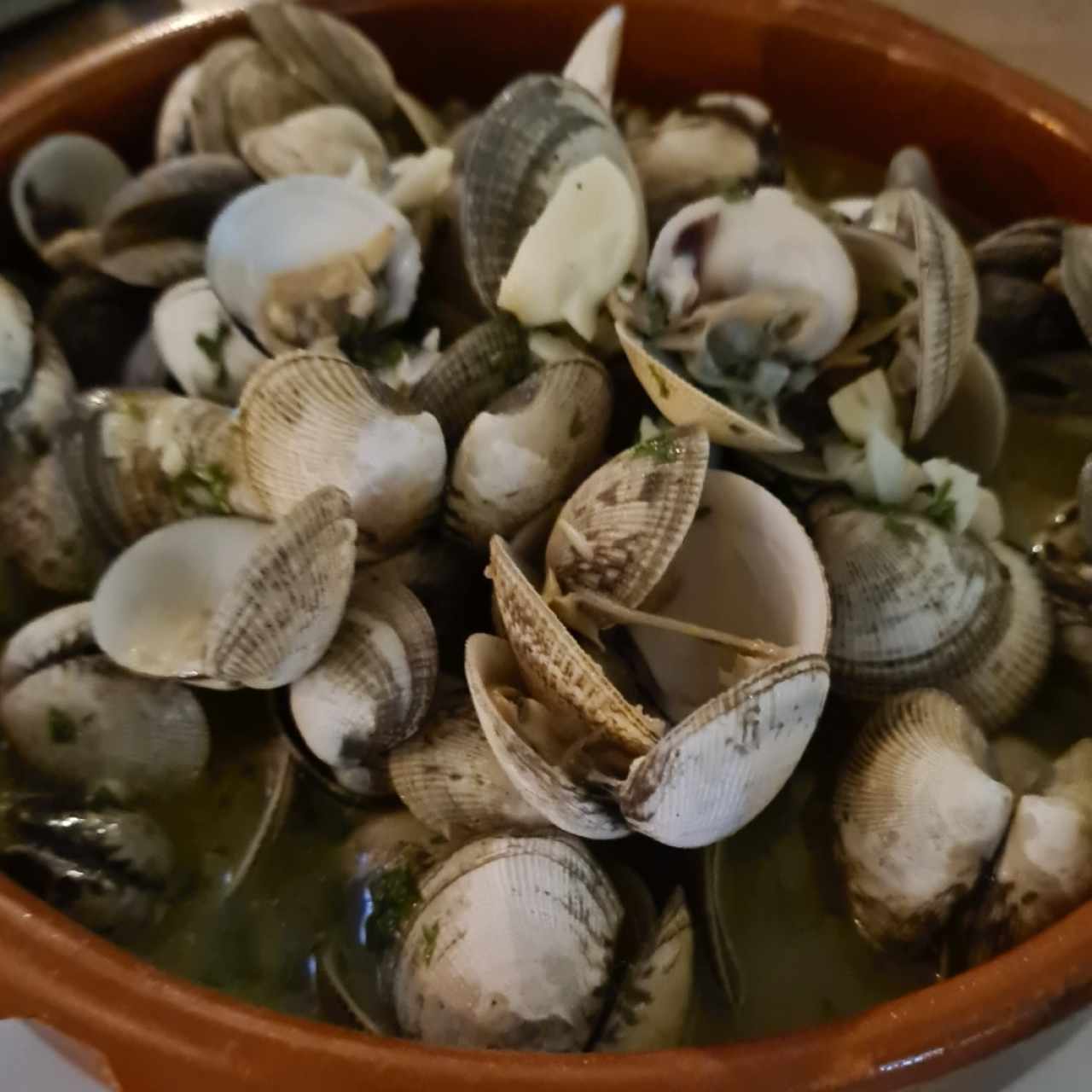 Tapas - Almejas al Ajillo