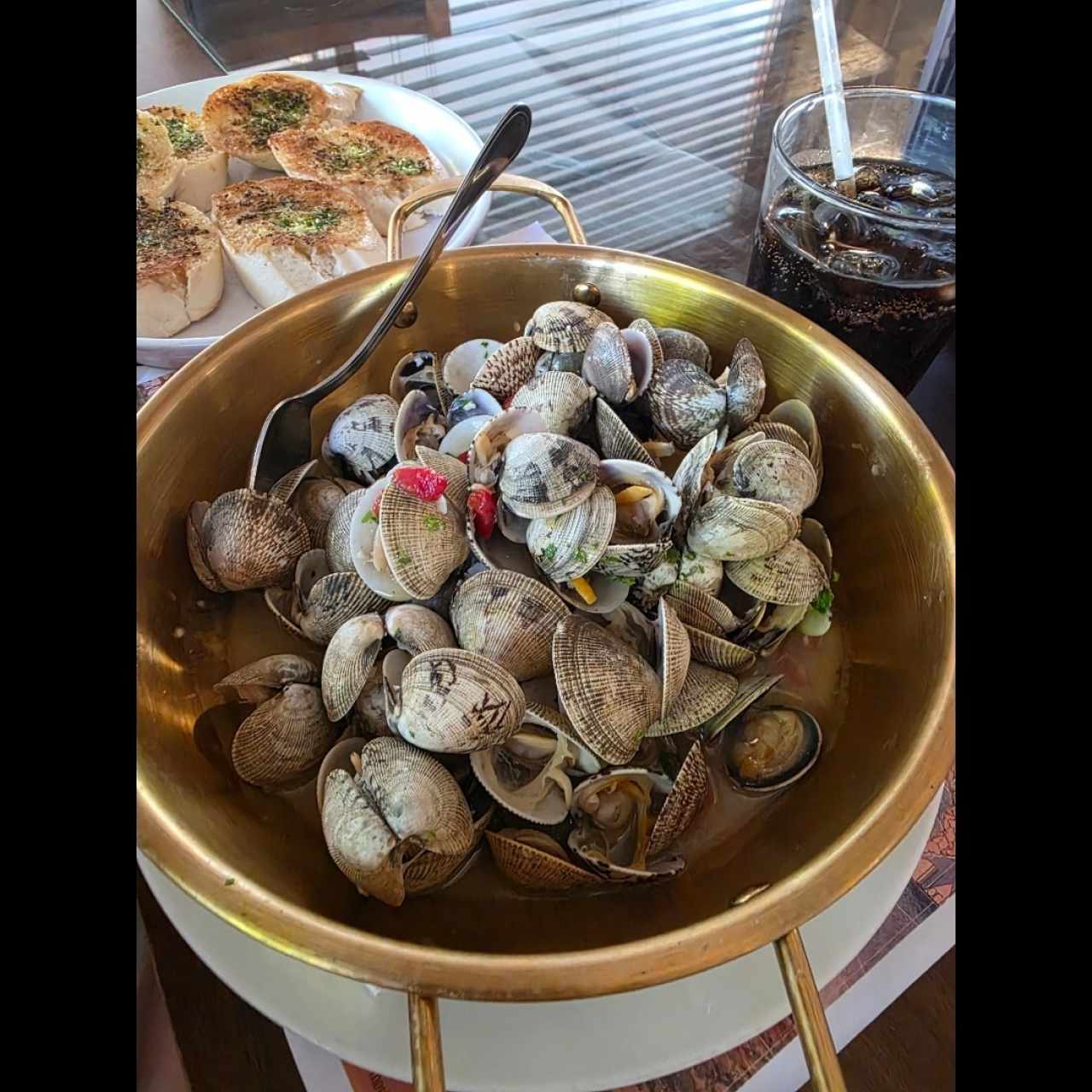Tapas - Almejas al Ajillo