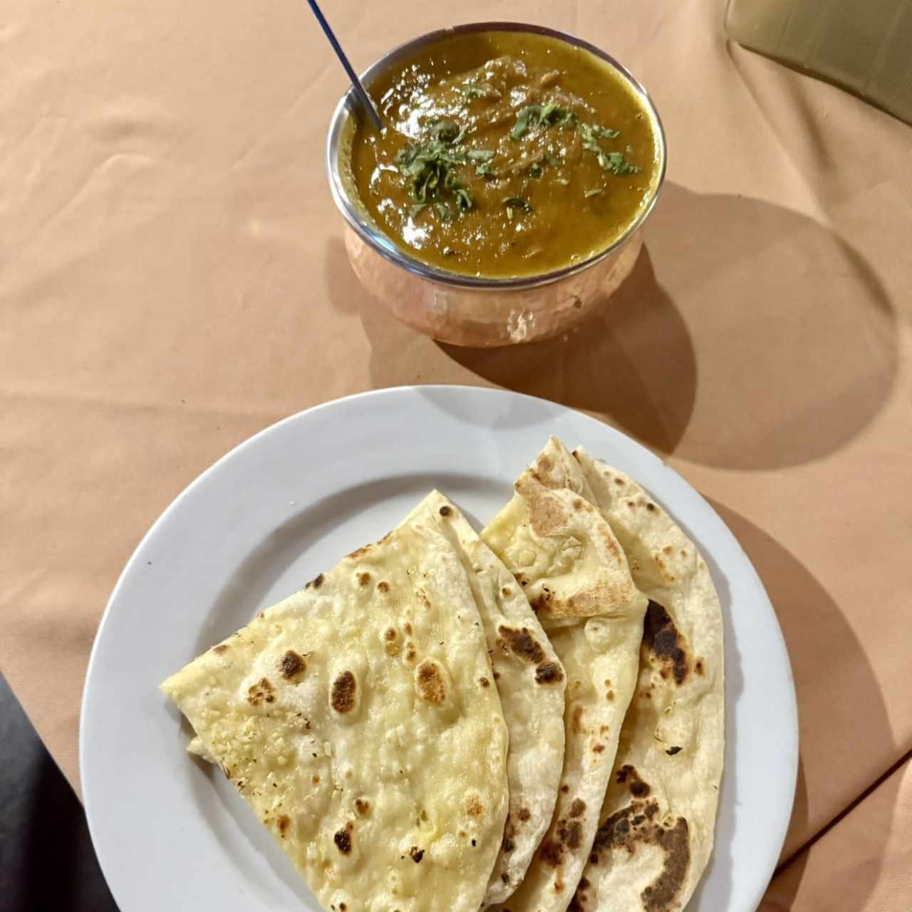 Mutton Curry & Naan con Ajo 
