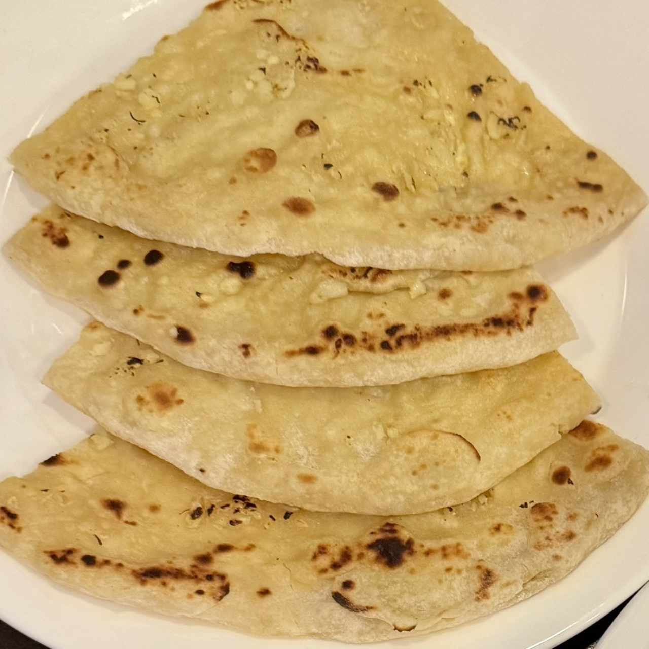 Accompaniments - Naan con Ajo