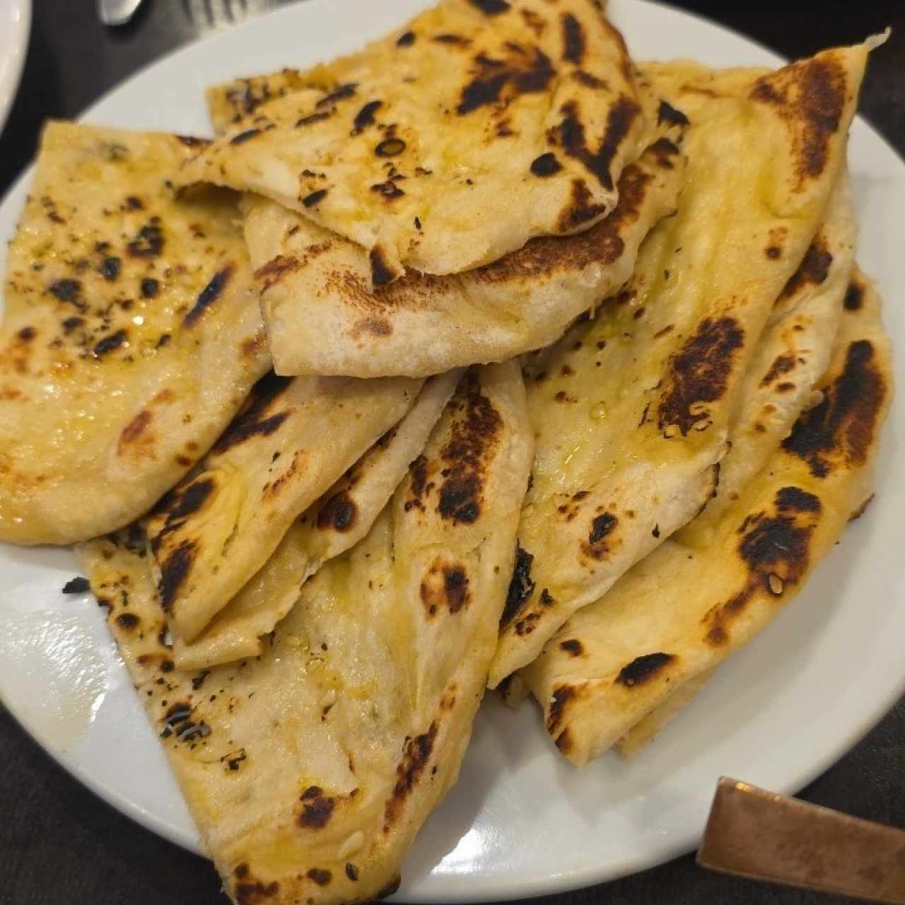 Accompaniments - Naan con Ajo