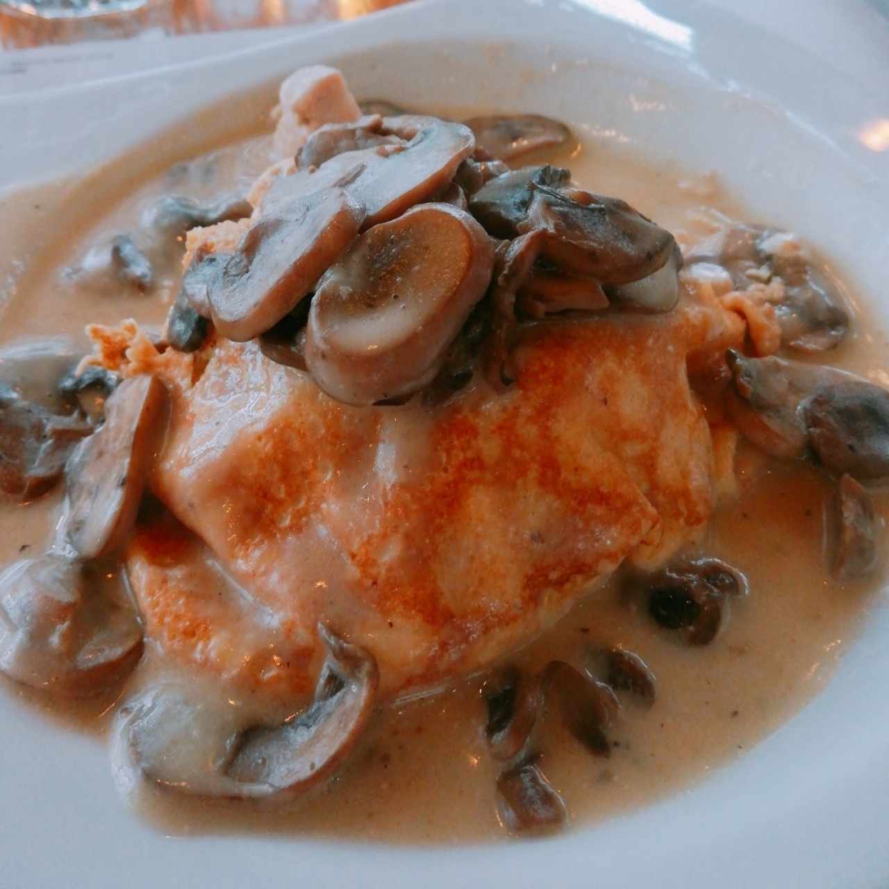 Pollo con Champiñones o Esparragos