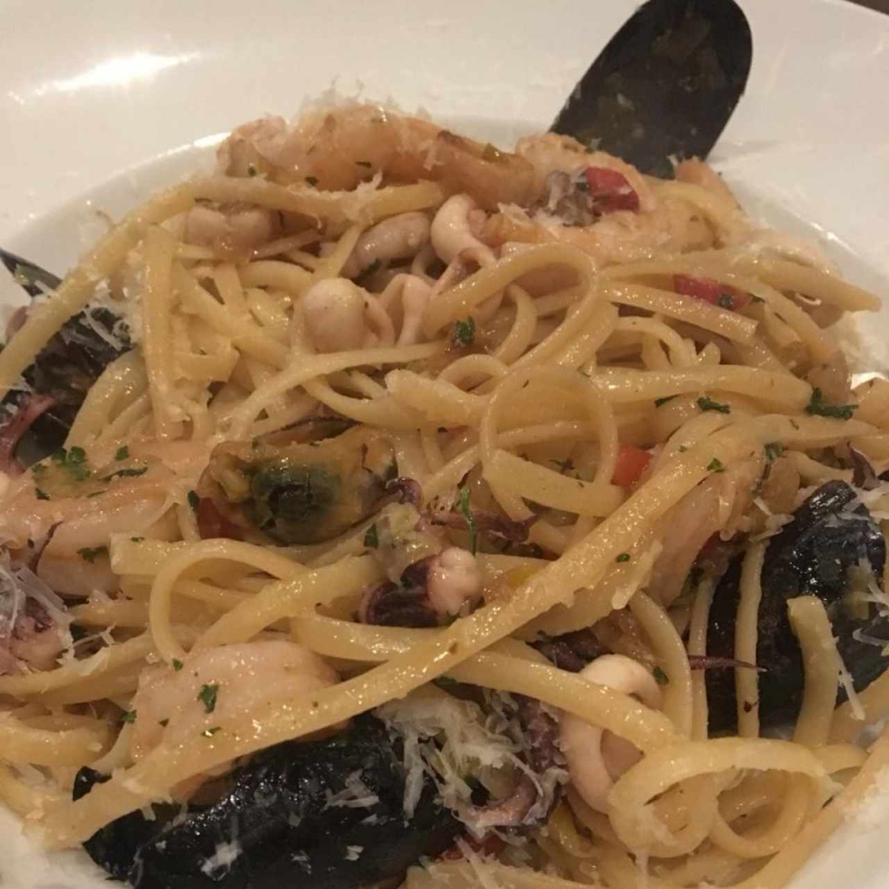 linguini con frutos de mar