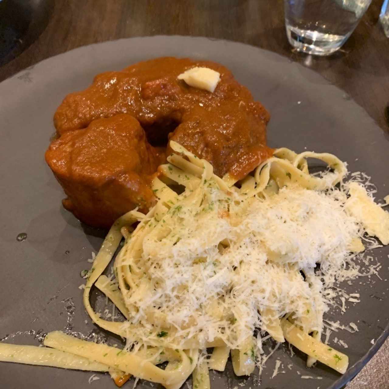 osobuco con fetuccini al oleo 😋😋😋