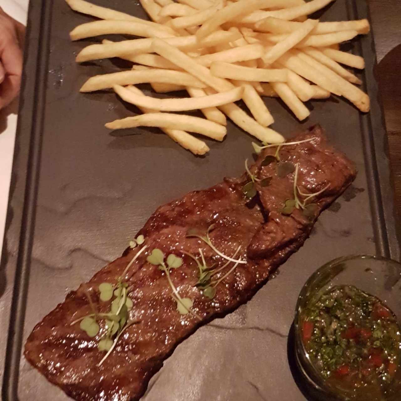 Entraña con papas fritas