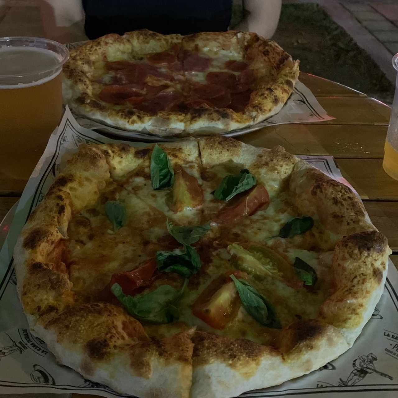 Pizza margarita y pizza la rana dorada