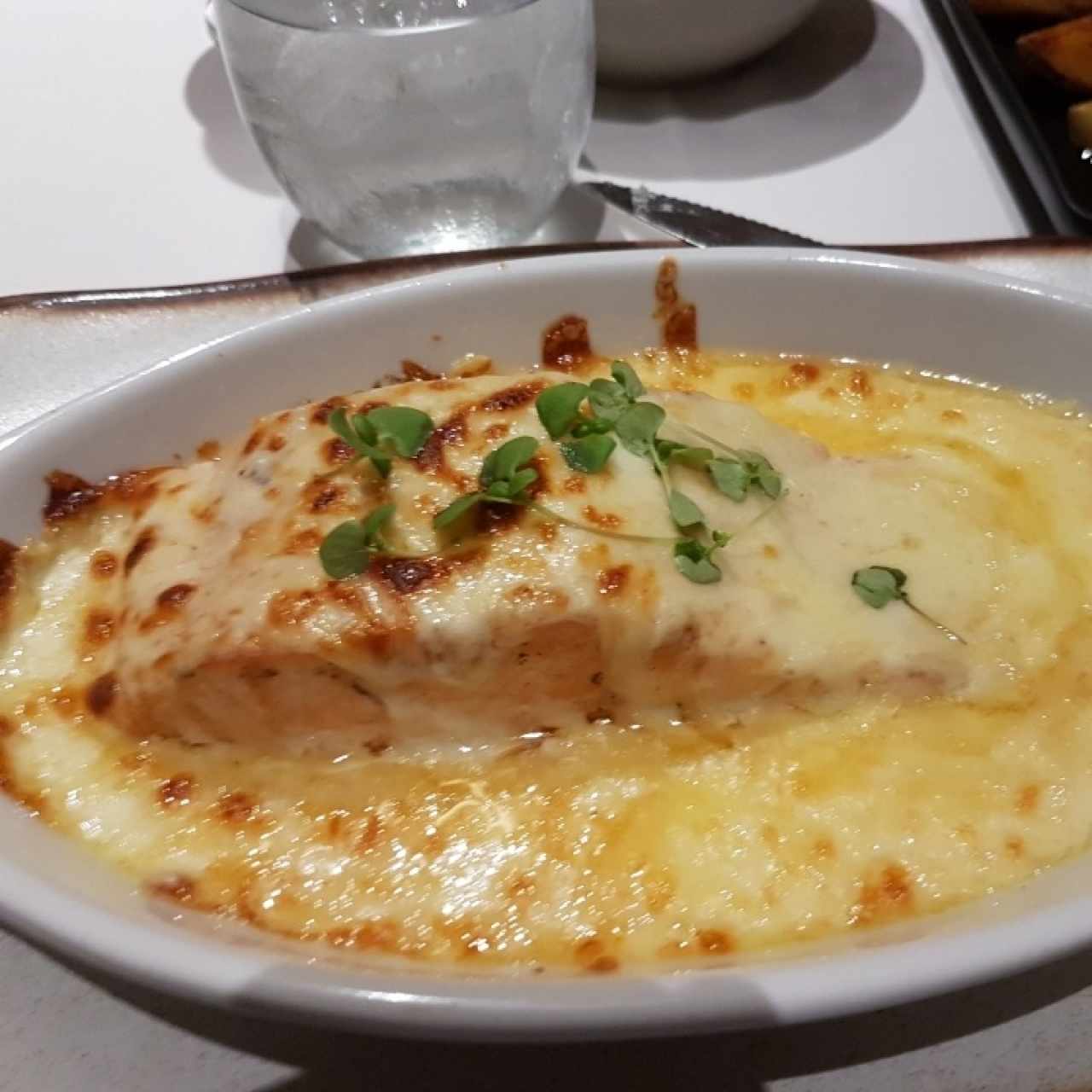 PESCADOS - Filete Salmón Gratinado