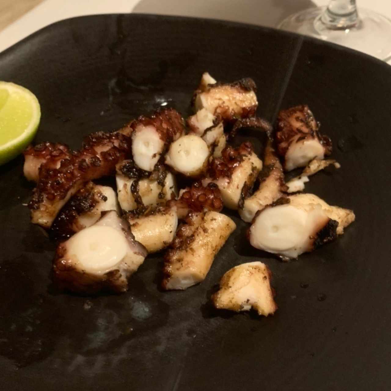 Entradas Calientes - Pulpo al Carbón