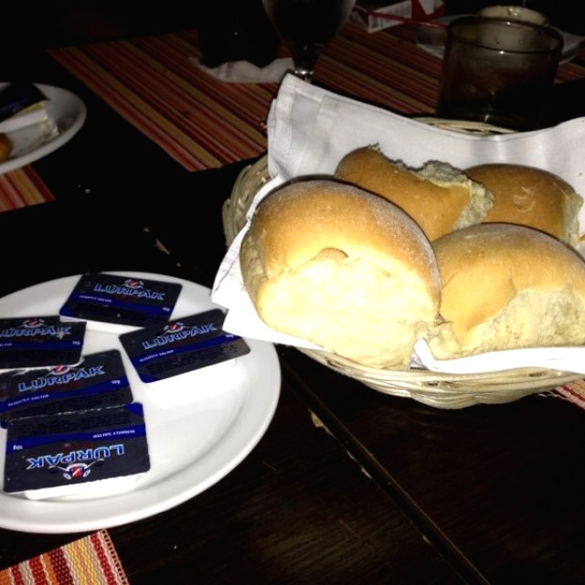 Orden de pan con mantequilla de la casa