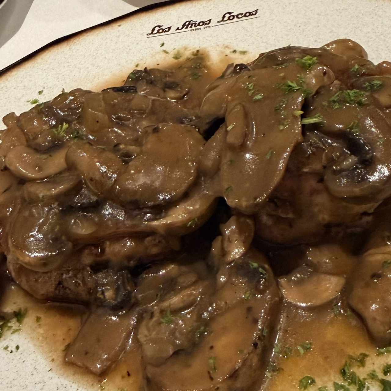 Filete Mignon con Tocino Artesanal y Salsa de Hongos