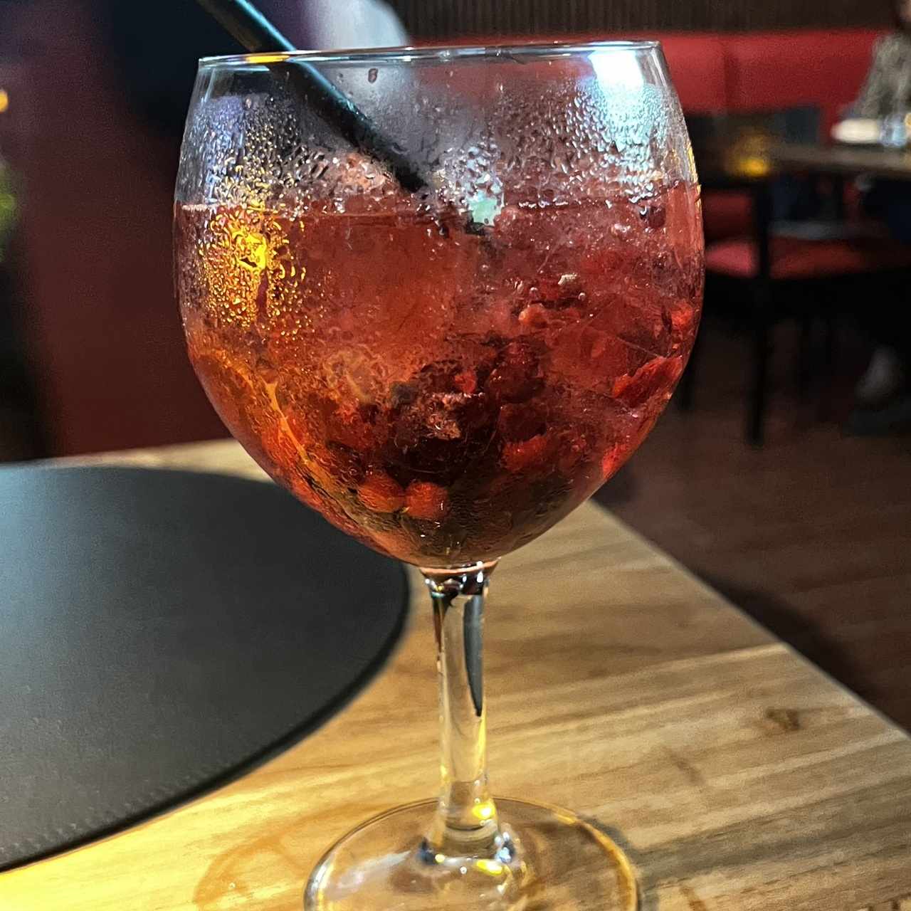 Gin con frutos rojos