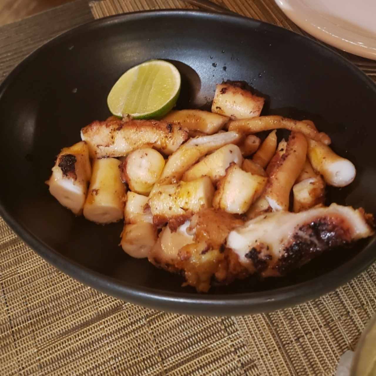 ENTRADAS CALIENTES - Pulpo al Carbón