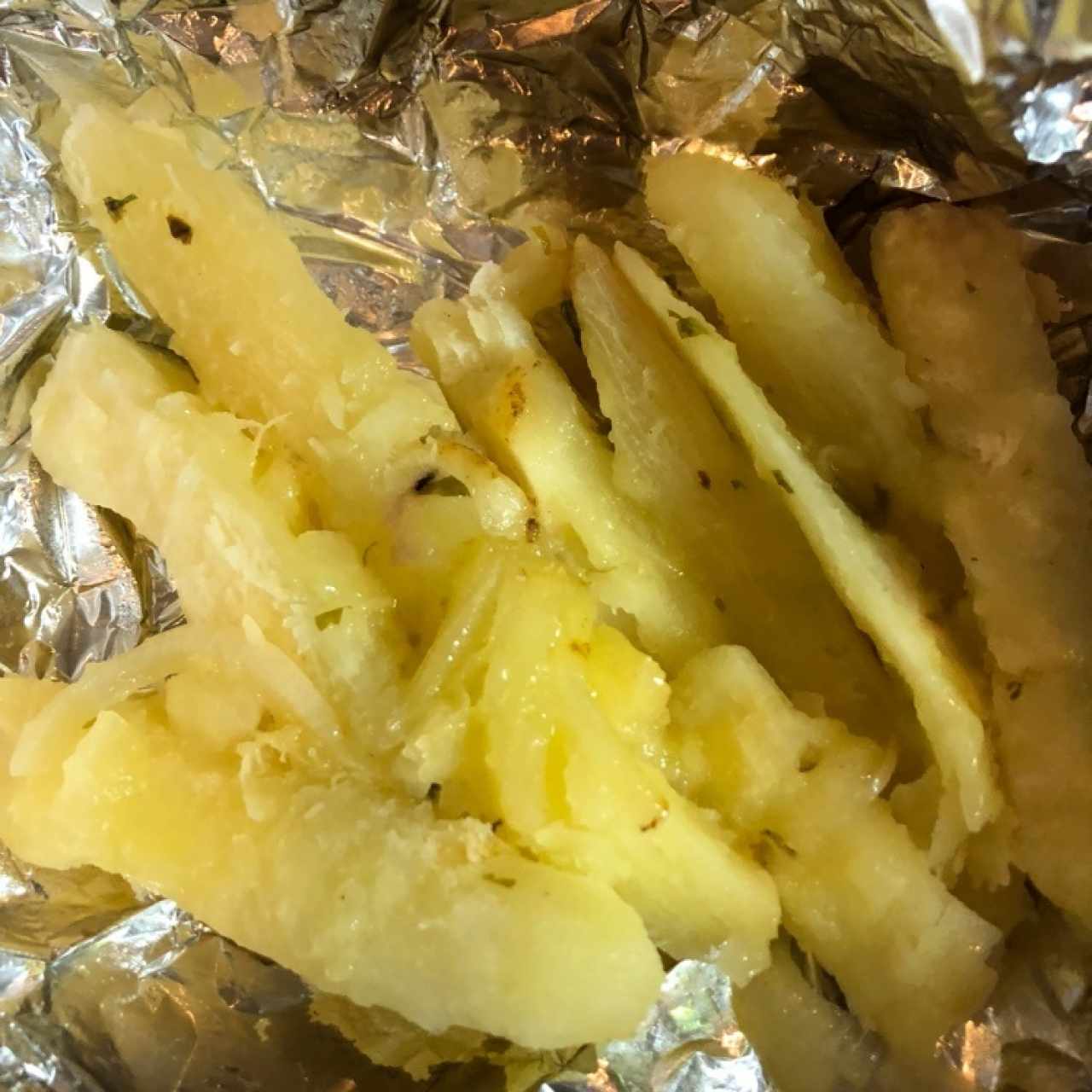 ACOMPAÑAMIENTOS - Yuca al mojo