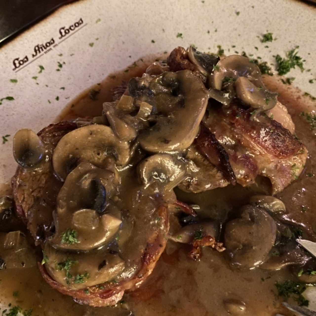 Filete Mignon con Tocino Artesanal y Salsa de Hongos
