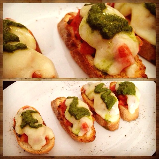 Entradas Calientes - Crostini Semplici