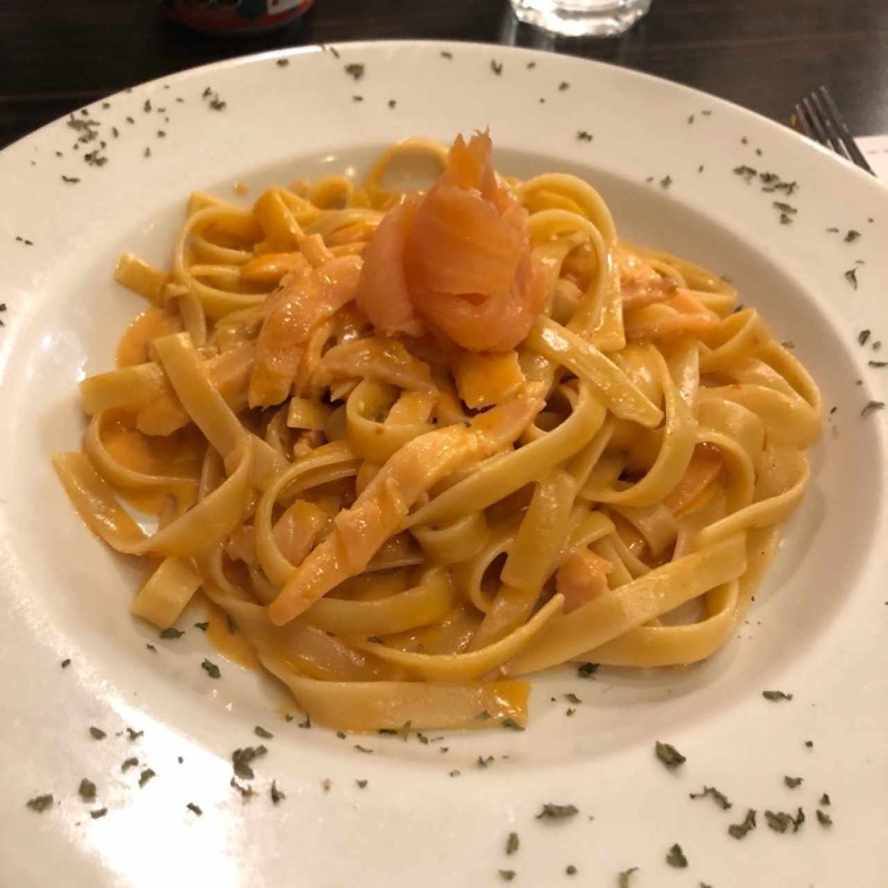 Fettucine alla crema rosa di salmone e vodka