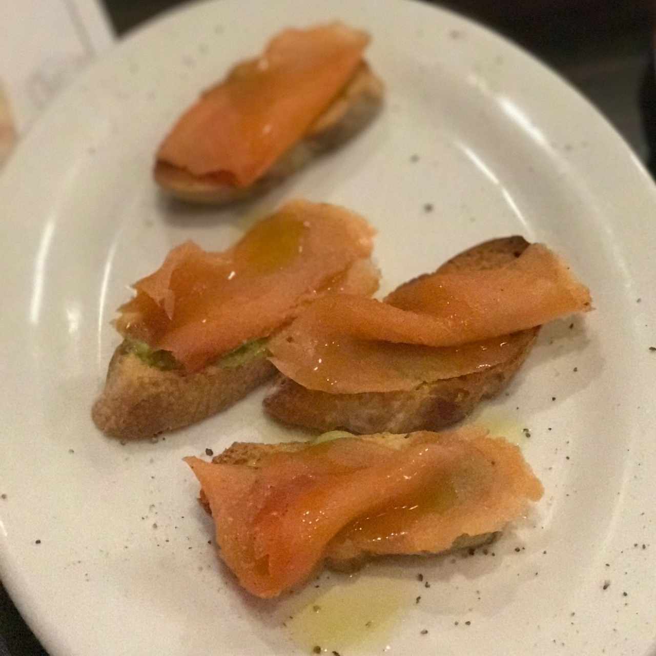 Entradas calientes - Crostini di salmone