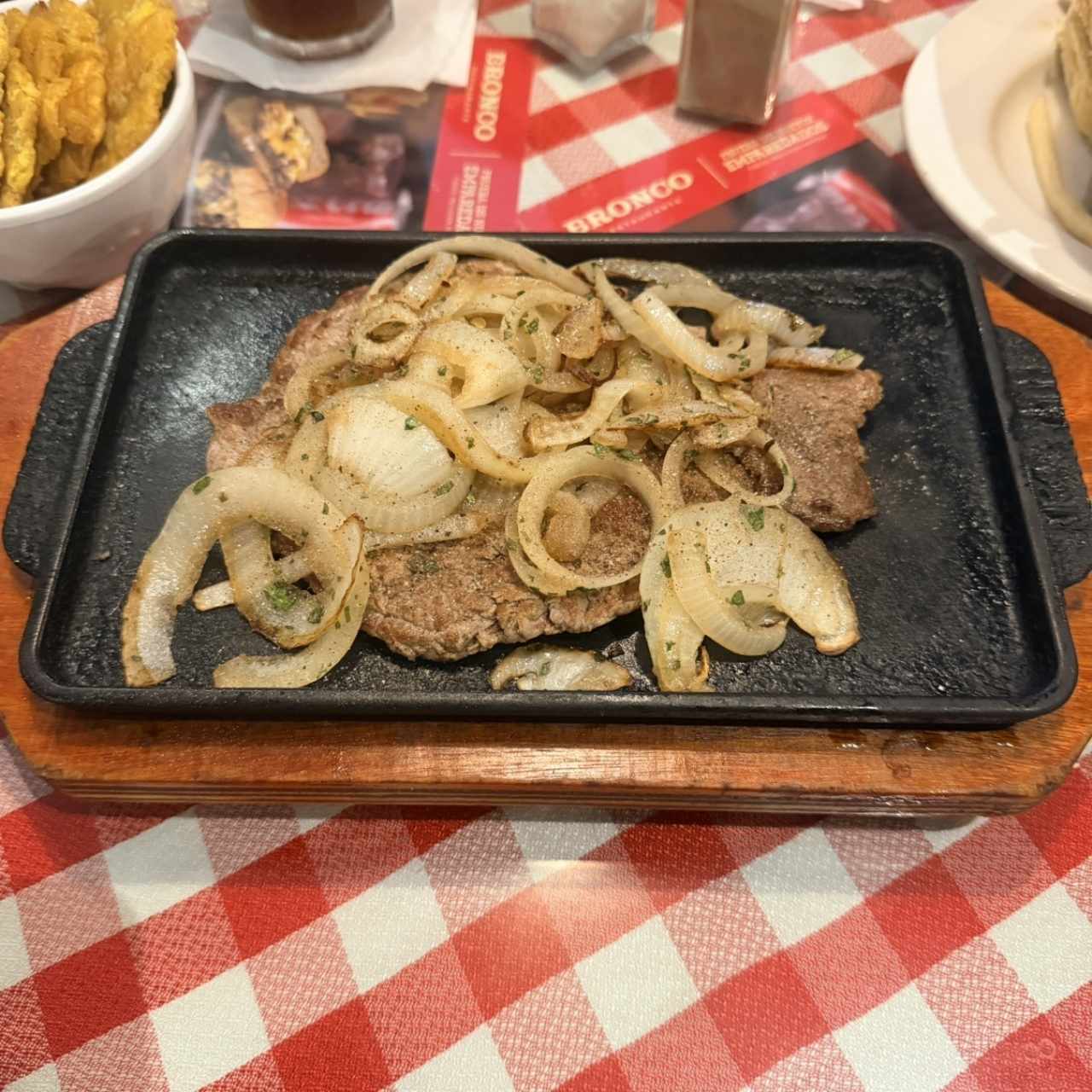 FILETES - Encebollado