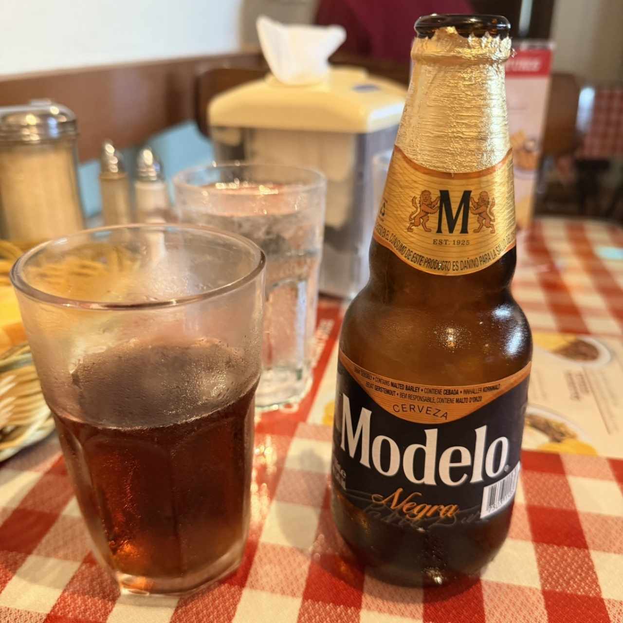 Cerveza Modelo negra 