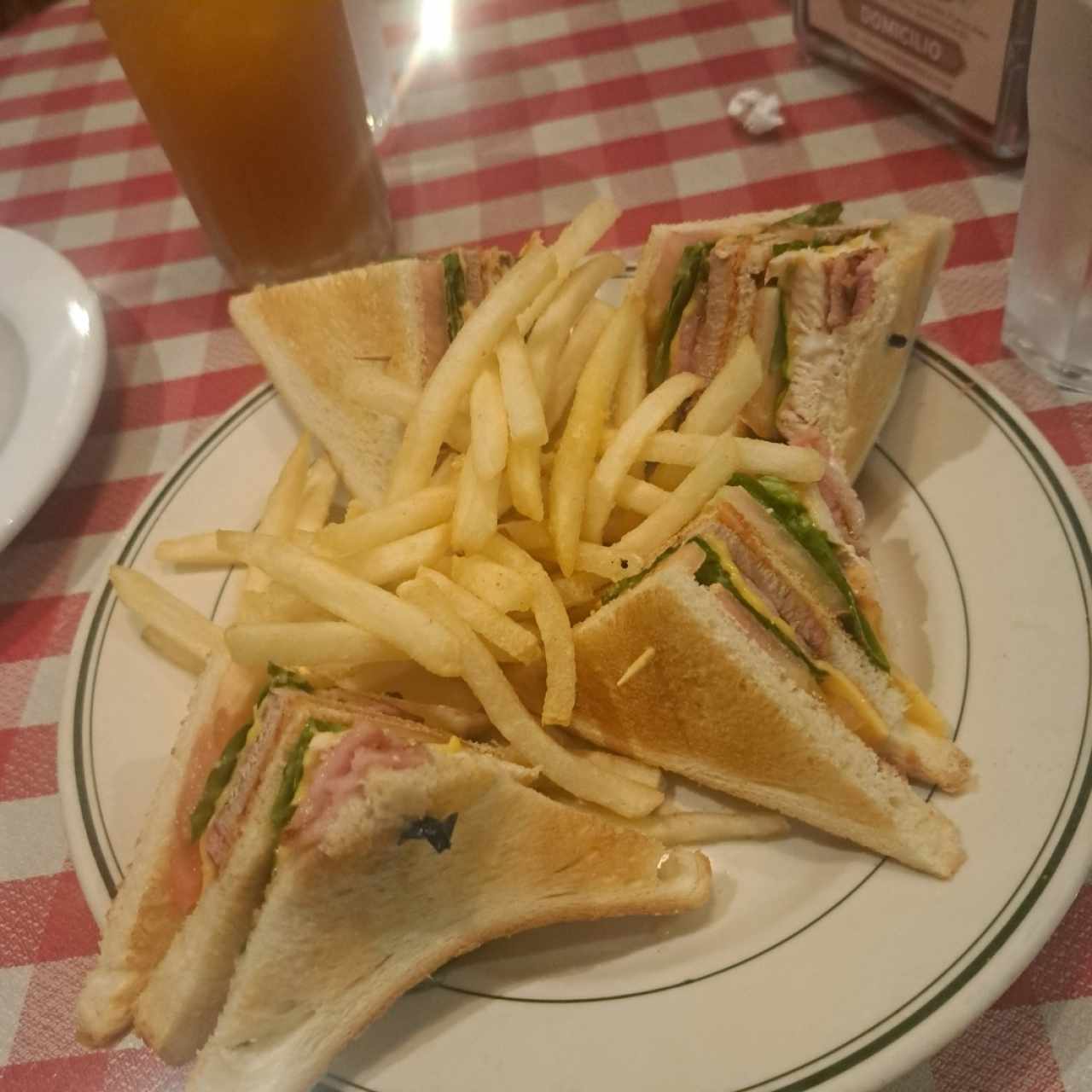 EMPAREDADOS - Club Sandwich