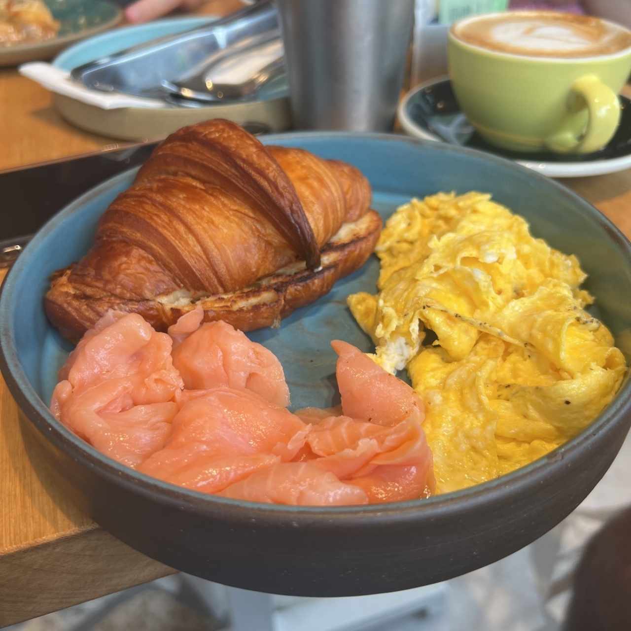Desayuno - Centeno Croissant Sandwich