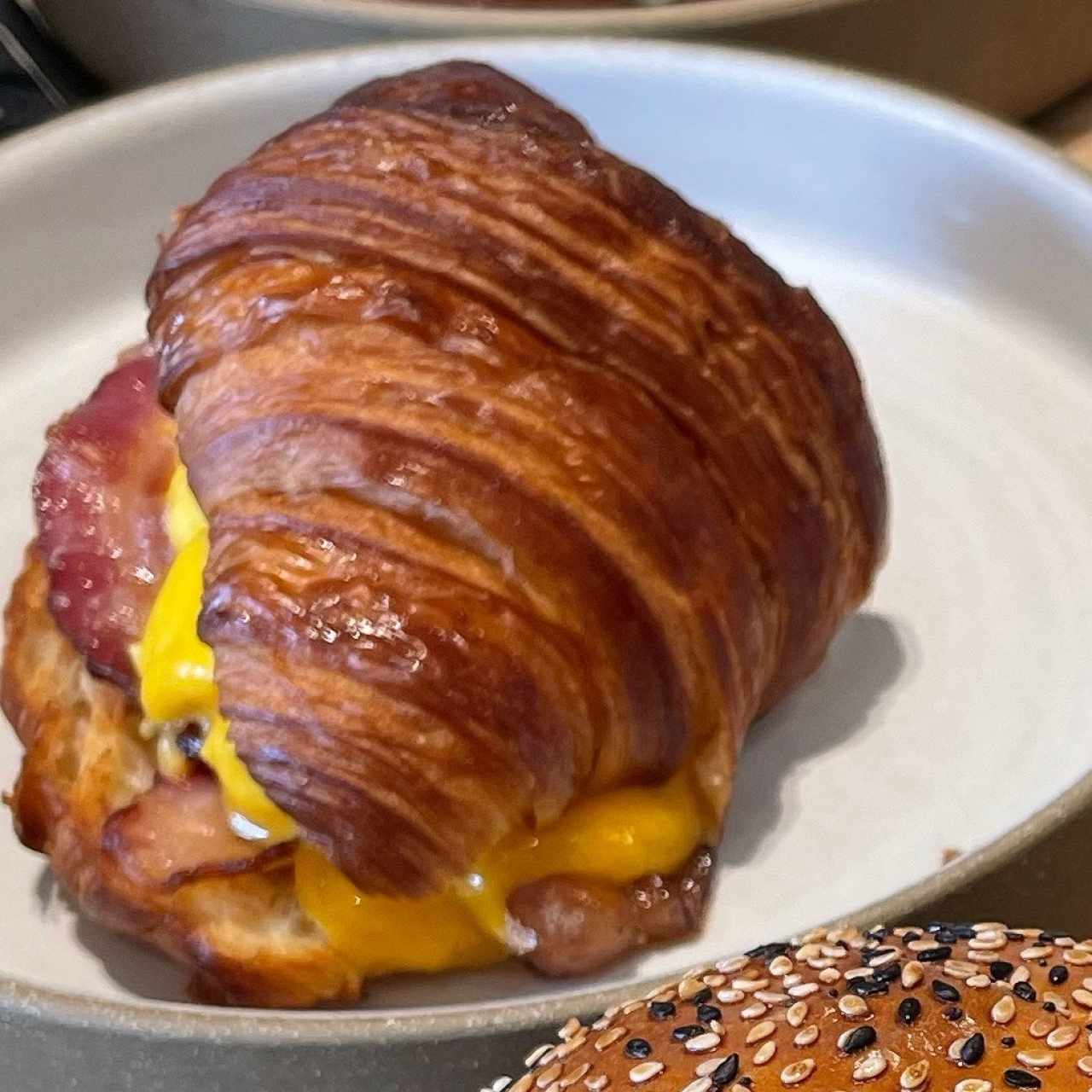 Desayuno - Centeno Croissant Sandwich