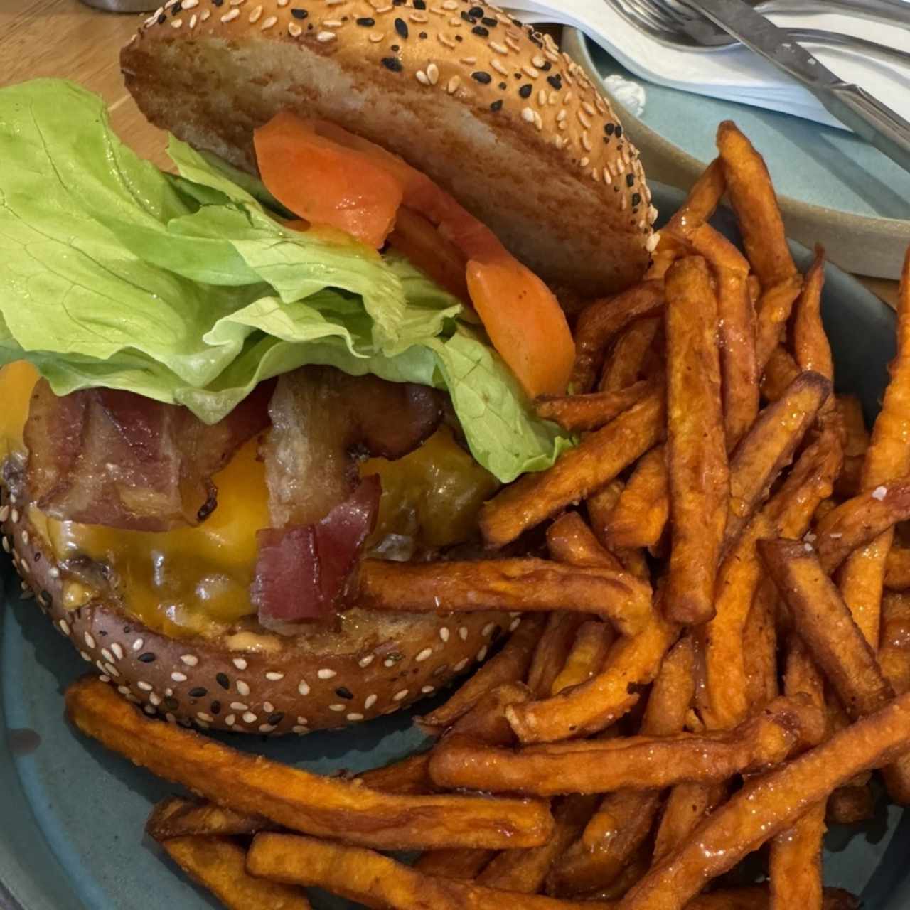 ALMUERZO - Homestyle Burger