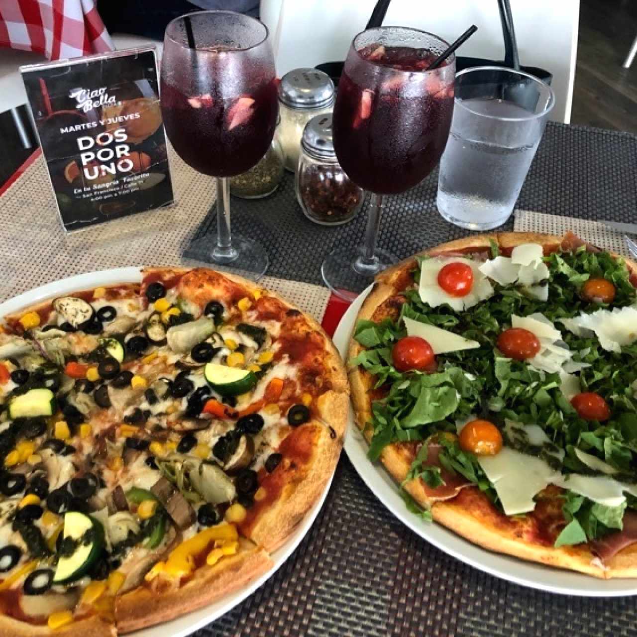 Pizza Vegetariana y Rúcula