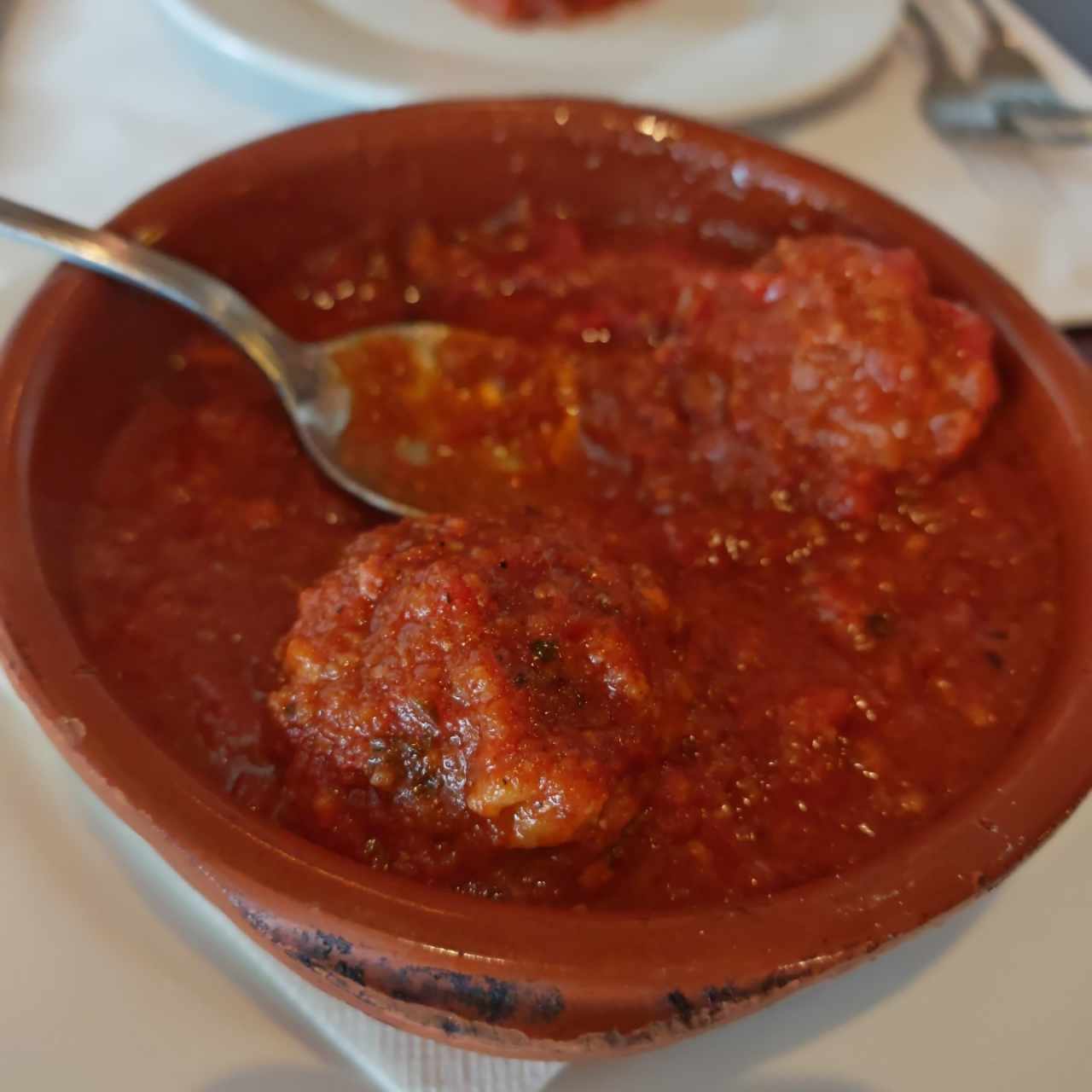 Albóndigas de la Nonna con Sugo di Pomodoro
