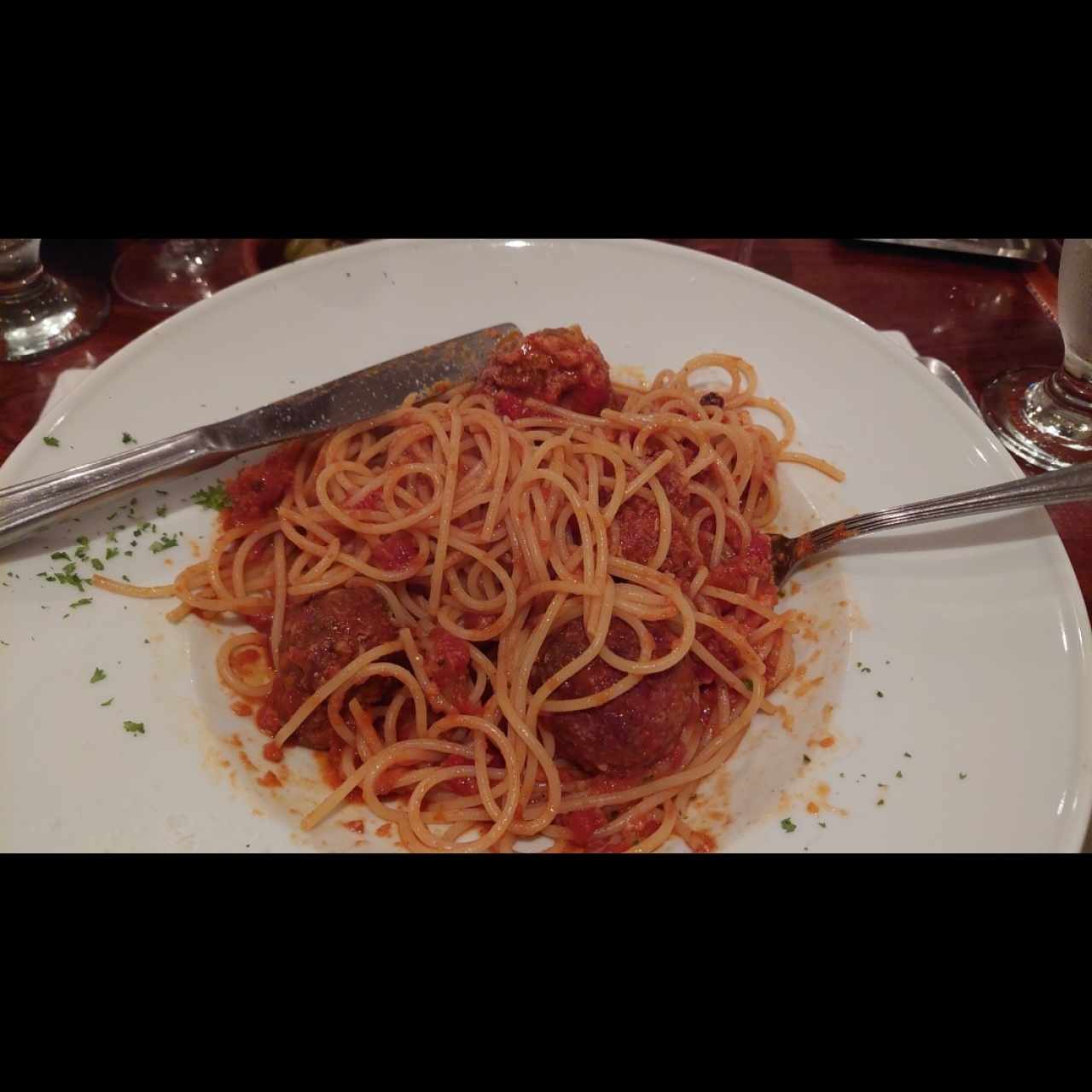 Spaghetti con Albóndigas de la Nonna y Pomodoro