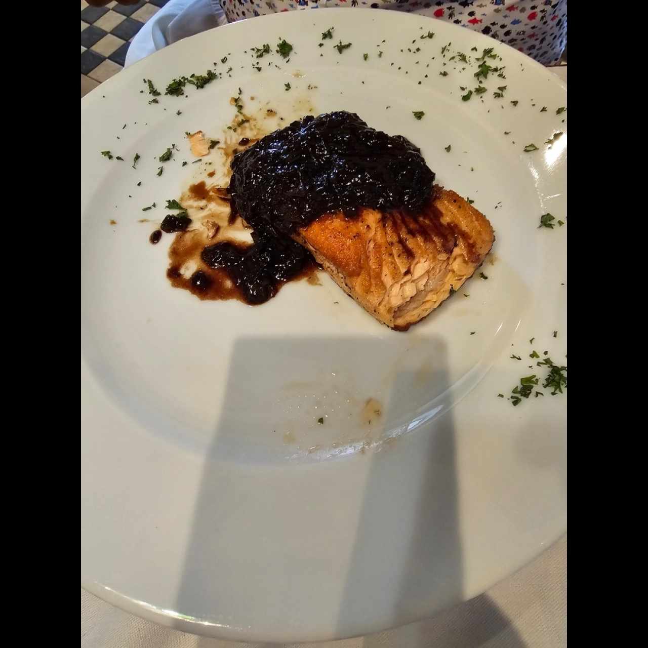 Salmón al Pinot Noir