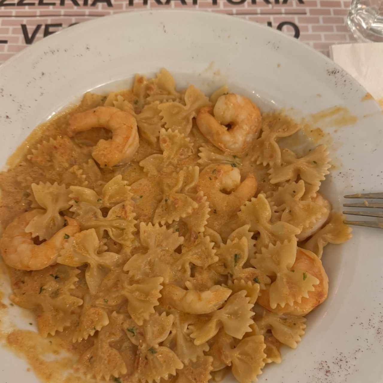 Farfalle con Salsa Aurora