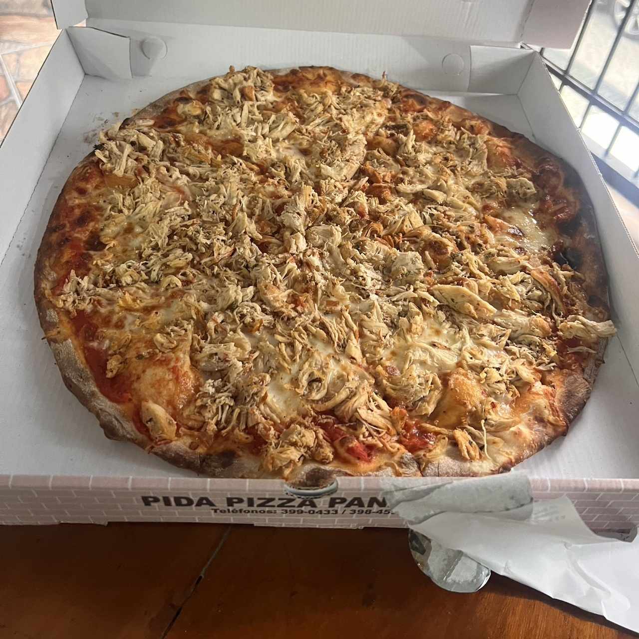 Pizza con pollo, tamaño familiar