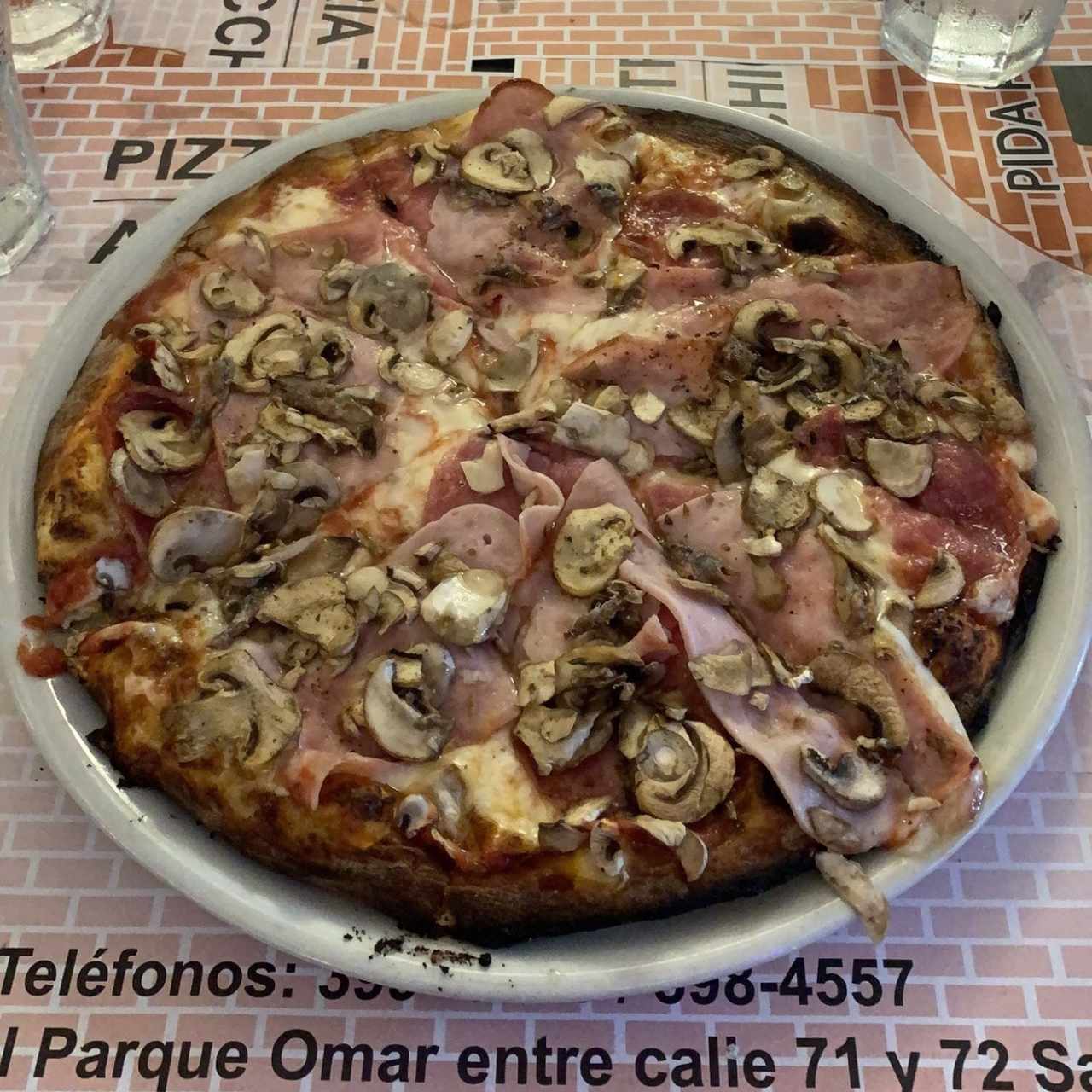 Pizza jamon y hongos